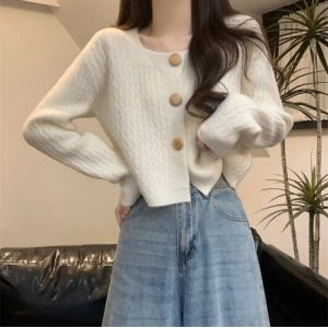 Chic and unique square neck loose short sweater cardigan jacket, early autumn new small knitted top