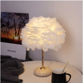 Ceramic feather table lamp, female bedroom table lamp, bedside lamp, light luxury, high-end home decoration, romantic and warm gift